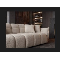 Zoom sur l'assise du canapé de l'ensemble de canapé et pouf MOONI beige champagne