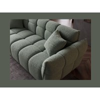 Zoom sur l'assise du canapé de l'ensemble du canapé et pouf MOONI vert sauge
