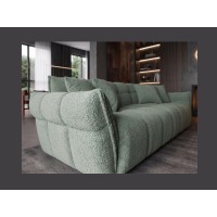 Zoom sur l'accoudoir du canapé de l'ensemble canapé et pouf MOONI vert sauge