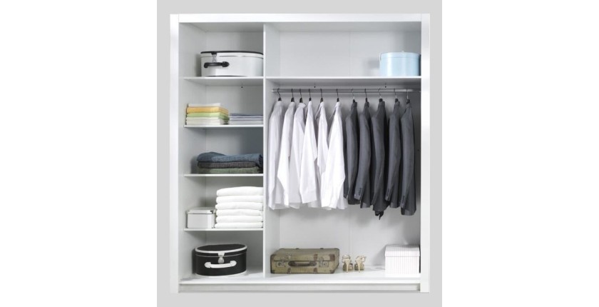 Armoire trois portes coulissantes PANAREA. Miroirs inclus. Eclairage LED intégré. Finition chrome. Mobilier design