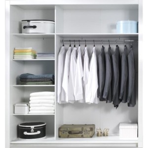Armoire trois portes coulissantes PANAREA. Miroirs inclus. Eclairage LED intégré. Finition chrome. Mobilier design