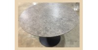 Table ronde avec pied central JOSUA. Magnifique design pour votre cuisine ou votre salle à manger.