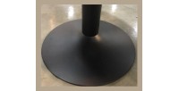 Table ronde avec pied central JOSUA. Magnifique design pour votre cuisine ou votre salle à manger.