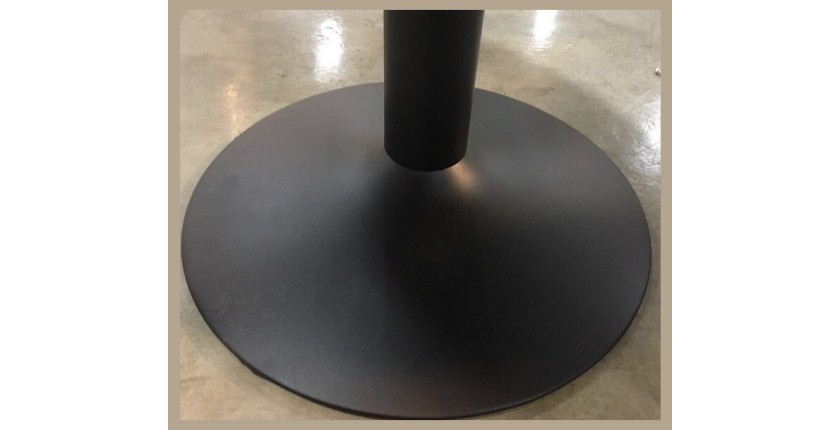 Table ronde avec pied central JOSUA. Magnifique design pour votre cuisine ou votre salle à manger.