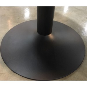 Table ronde avec pied central JOSUA. Magnifique design pour votre cuisine ou votre salle à manger.