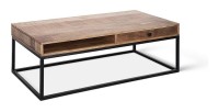 Table basse GOA en bois massif style industriel. Table en bois massif avec niche et tiroir.