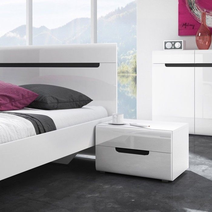 Chambre à coucher LUCIA : Armoire 5 portes, Lit 160x200, 2 Chevets. Couleur blanc.