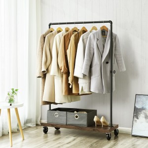 Portant sur roulettes style industriel collection MEMPHIS coloris noir et bois.