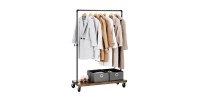 Portant sur roulettes style industriel collection MEMPHIS coloris noir et bois.