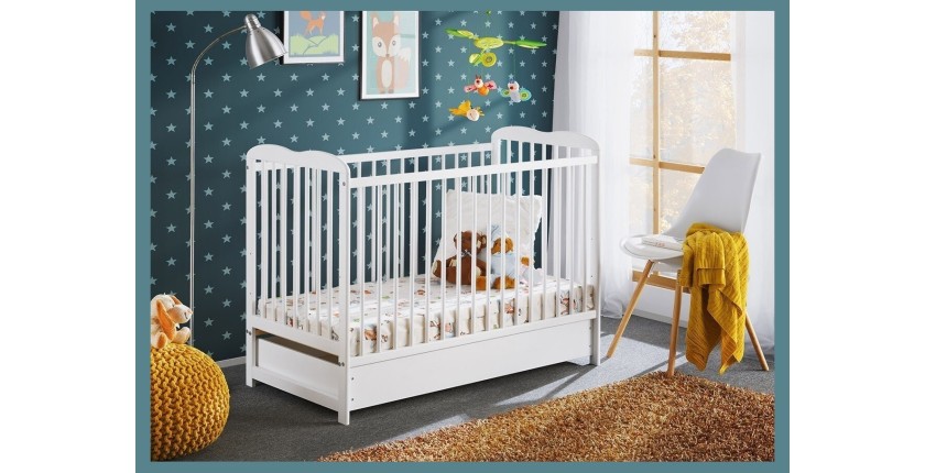 Lit bébé évolutif avec tiroir et matelas collection NOE réglable en hauteur. Coloris blanc mat.