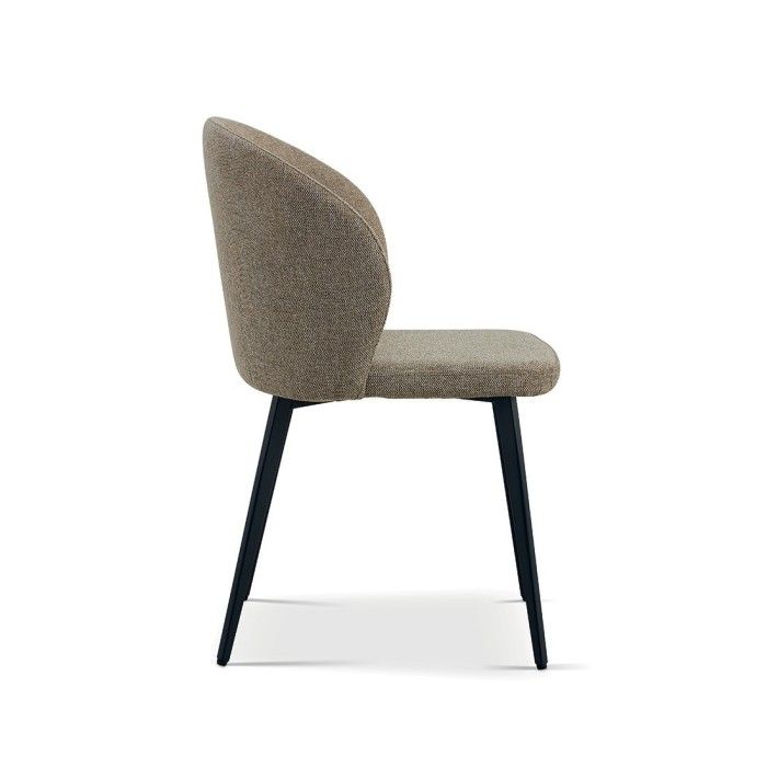 Chaise revêtement tissu pour salle à manger coloris sable. Collection HARDIN
