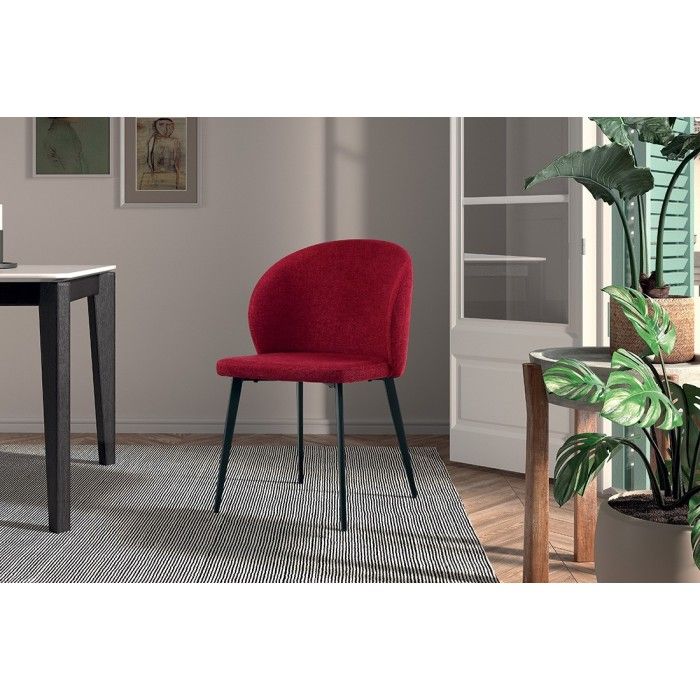 Chaise revêtement tissu pour salle à manger coloris rouge. Collection HARDIN