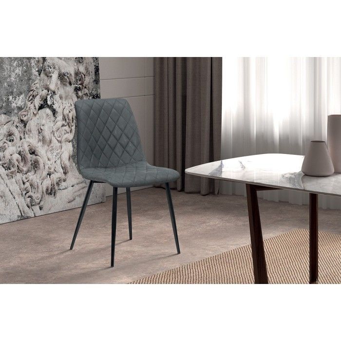 Chaise pour salle à manger coloris gris clair. Collection GRAZ