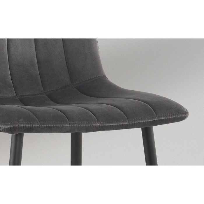 Chaise BRUCE Velours Gris, dimensions: H86 x L45 x P55 cm, idéal pour une salle à manger design et moderne