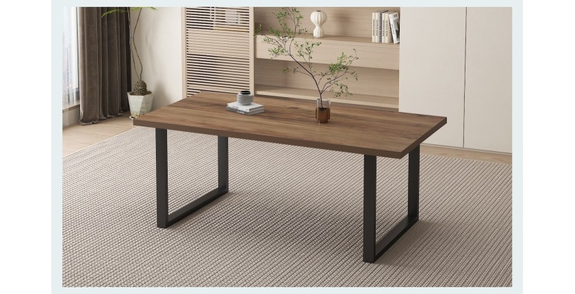 Table à manger EDWAR longueur 180cm en décor bois exotique mango, idéal pour une salle à manger conviviale