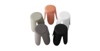 Tabouret OSTIN coloris blanc, grâce a son design atypique il s'adapte a tous types de salon