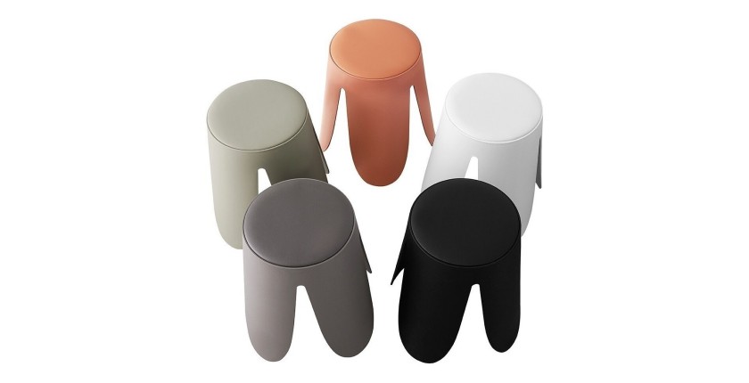 Tabouret OSTIN coloris blanc, grâce a son design atypique il s'adapte a tous types de salon