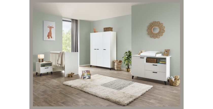 Armoire robuste pour chambre d'enfant 3 portes collection DANAÉ coloris blanc.