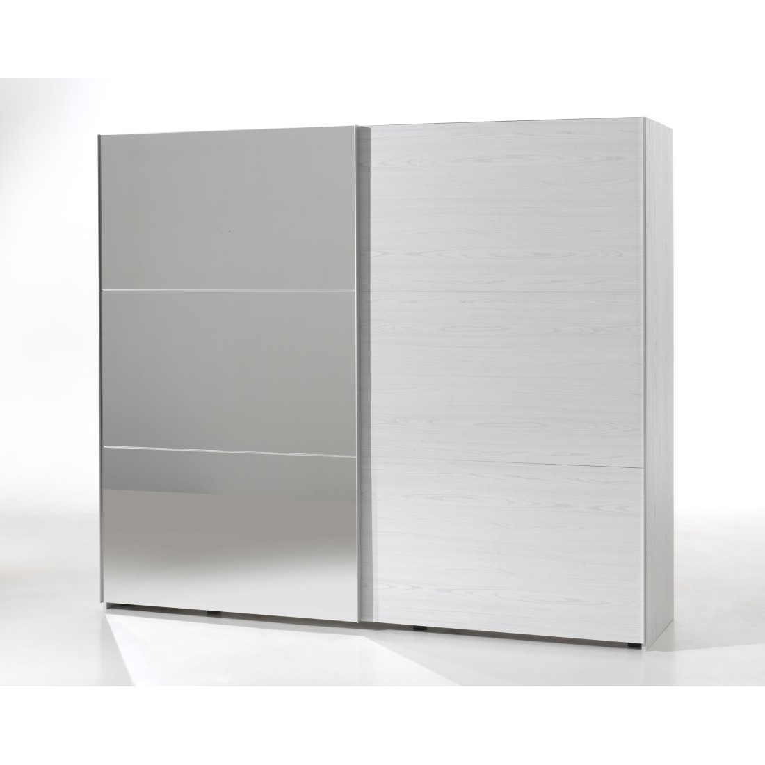 Armoire 250cm pour chambre à coucher avec 2 portes coulissantes dont une avec miroir collection OLGA coloris blanc effet bois