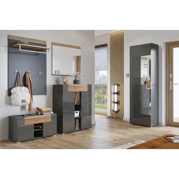 Grote designspiegel uit de OHIO-collectie in gelakte eikenkleur met geïntegreerde plank.
