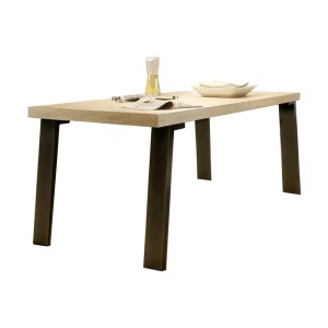 Table 168x88cm avec pieds en métal, Collection SHOW, coloris chêne clair