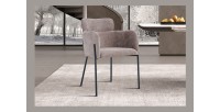 Chaise de salle à manger CAMPBELL – Tissu sable – Accoudoirs – Pieds en métal noir – Style design / industriel