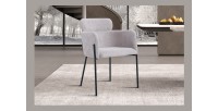 Chaise de salle à manger CAMPBELL – Tissu beige clair – Accoudoirs – Pieds en métal noir – Style design / industriel