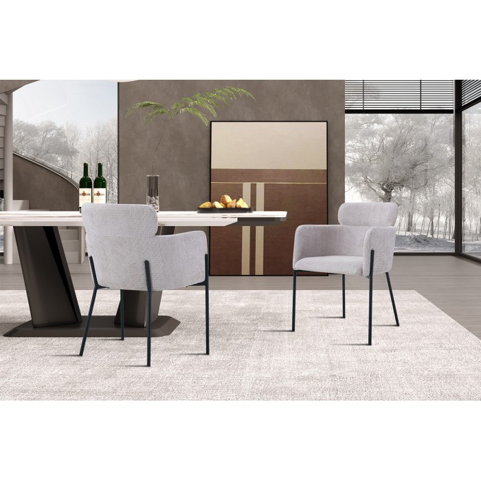 Eetkamerstoel CAMPBELL – Lichtbeige stof – Armleuningen – Zwarte metalen poten – Design / industriële stijl
