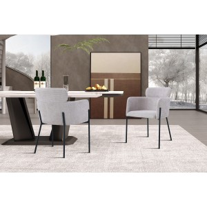 Chaise de salle à manger CAMPBELL – Tissu beige clair – Accoudoirs – Pieds en métal noir – Style design / industriel
