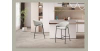 Sedia da banco IMANY – Velluto a coste grigio chiaro – Con braccioli – Gambe in metallo nero – Stile design/industriale