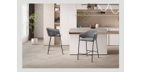 Chaise de comptoir IMANY – Velours côtelé gris foncé – Avec accoudoirs – Pieds en métal noir – Style design/industriel