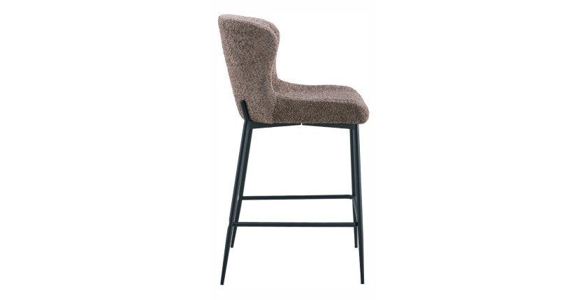 Chaise de comptoir LISE – Tissu bouclé coloris sable – Pieds en métal noir – Style design/industriel