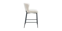 Chaise de comptoir LISE – Tissu bouclé coloris blanc écru – Pieds en métal noir – Style design/industriel