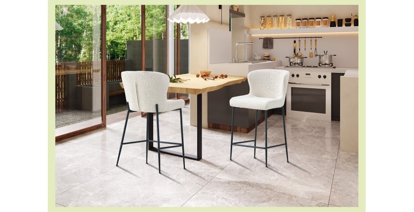 Chaise de comptoir LISE – Tissu bouclé coloris blanc écru – Pieds en métal noir – Style design/industriel