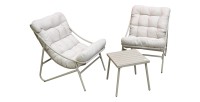 Salon de jardin 2 places – Beige avec coussins blancs – 2 fauteuils + table d’appoint