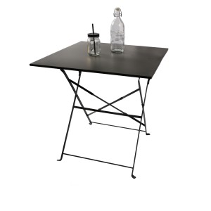 Table de jardin carrée...
