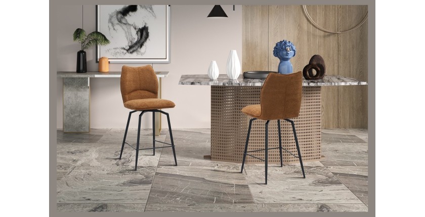 Chaise de comptoir pivotante CROFT – Tissu marron rouille – Pieds en métal noir – Hauteur 103 cm – Style design/industriel
