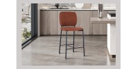 Chaise de comptoir RITA – Tissu marron rouille – Pieds en métal noir – Hauteur 99 cm – Style design/industriel