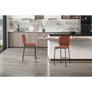 Sedia da bancone RITA – Tessuto marrone ruggine – Gambe in metallo nero – Altezza 99 cm – Stile design/industriale