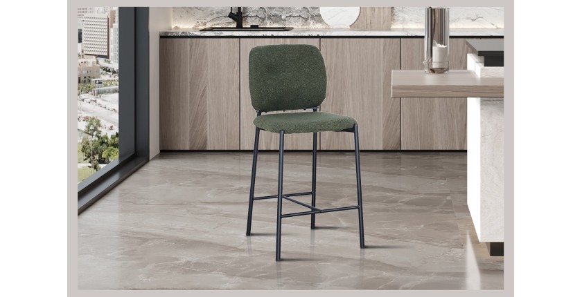 Chaise de comptoir RITA – Tissu vert – Pieds en métal noir – Hauteur 99 cm – Style design/industriel
