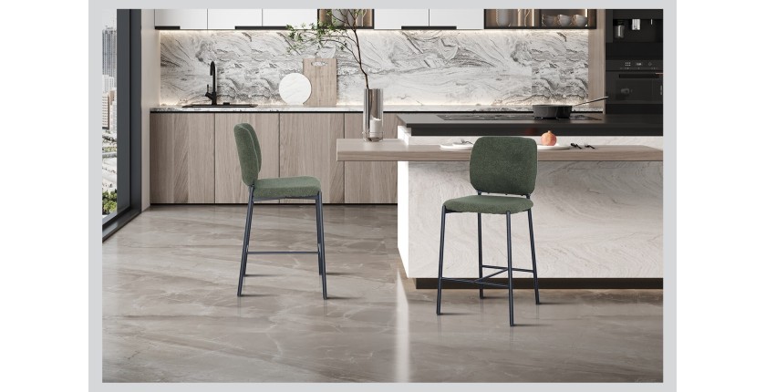 Counterstoel RITA – Groene stof – Zwarte metalen poten – Hoogte 99 cm – Design/industriële stijl