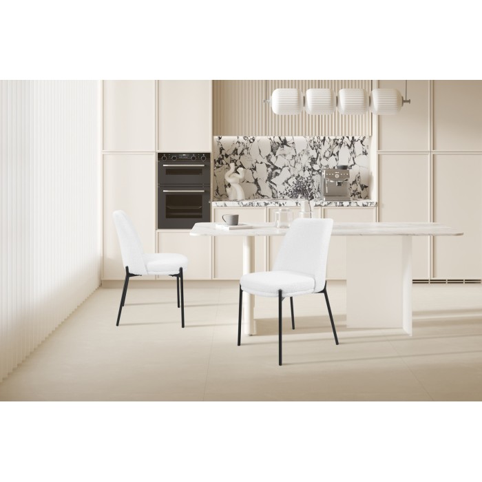 Chaise de salle à manger ELISA – Tissu Stof blanc – Pieds en métal noir – Hauteur 83 cm – Style design/industriel