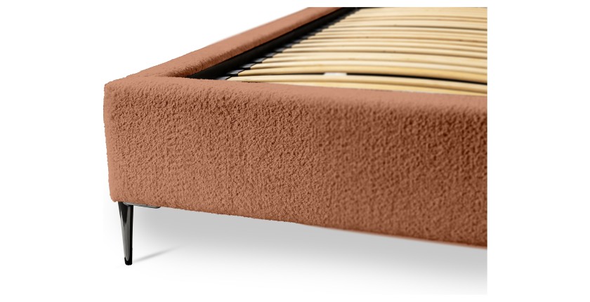 Lit MILLIO – Terracotta – 180x200 cm – Tissu chenille bouclé – Sommier inclus – Confort hôtel 5 étoiles