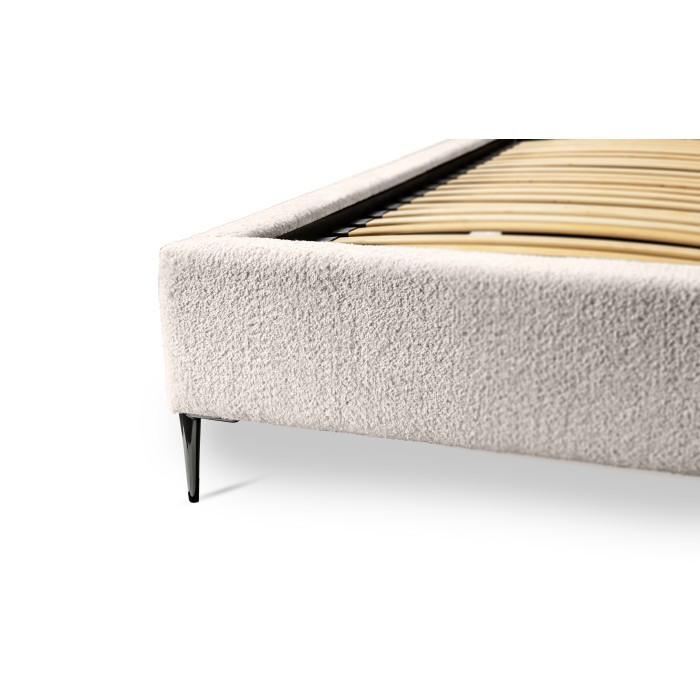 Bett MILLIO – Creme – 160x200 cm – Bouclé-Chenille-Stoff – Lattenrost inklusive – 5-Sterne-Hotelkomfort