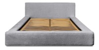 Lit coffre DENALI – Gris perle bouclé – 160x200 cm – Tissu velours doux – Sommier relevable – Rangement intégré 
