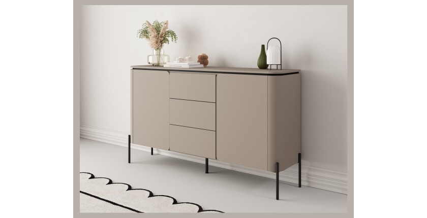 Buffet BELLA 2 portes 3 tiroirs – Finition Congo mat – Pieds métal noirs