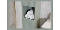 Colonne de salle de bain ELVINA – 2 portes – H140 cm – Coloris vert sauge gris – À suspendre 