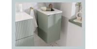Meuble de rangement salle de bain ELVINA – 1 porte – H57 cm – Coloris vert sauge gris – À suspendre 