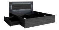 Lit VELTIS 180x200 cm avec tête de lit LED – Coloris frêne noir – Sommier et matelas non inclus