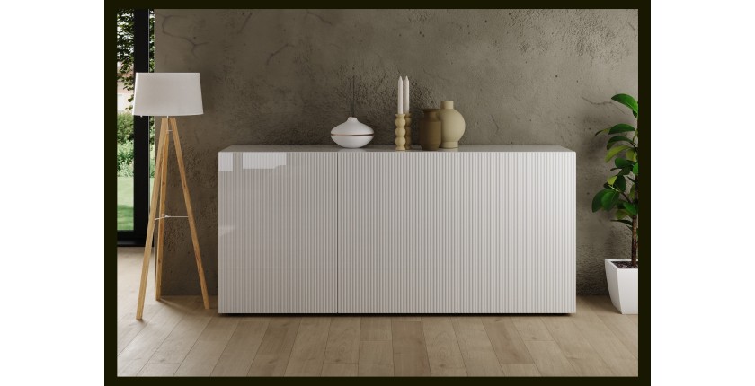 Buffet 3 portes SCENA blanc laqué mis en situation dans un décor 3D